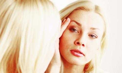 Anti-aging facial massage: Eye area