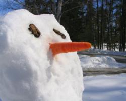How to make a snowman's nose out of paper?